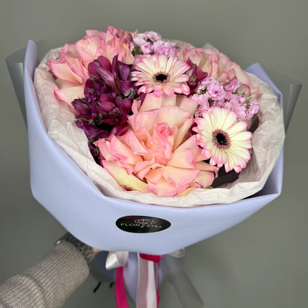 Букет из французских роз, ароматной маттиолы, гербер