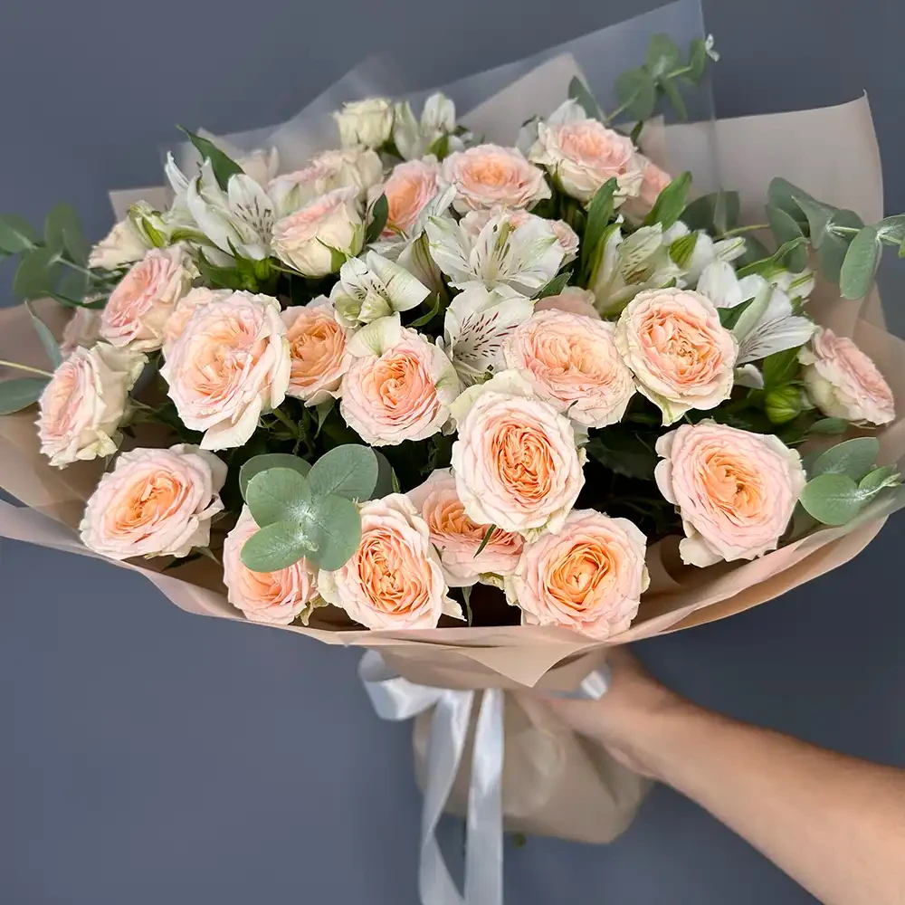 Букет кустовой розы и альстромерии