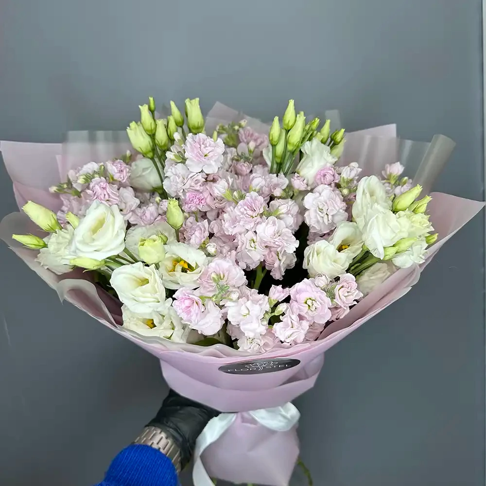 Букет из эустомы и маттиолы