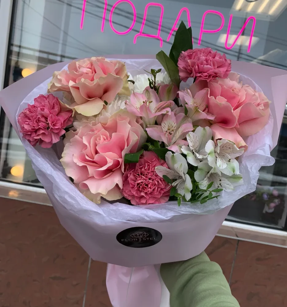 Букет из французских роз, диантусов, альстромерий