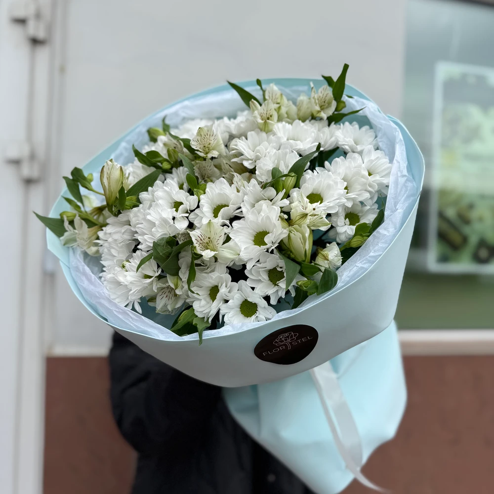 Букет из хризантем и альстромерий